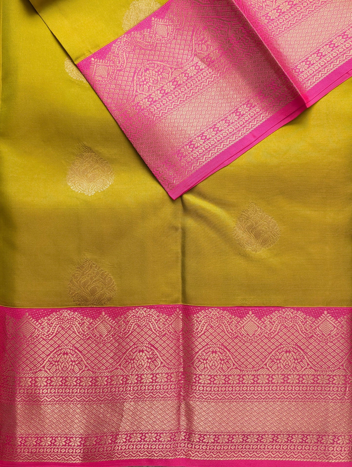 Mehandi Green with Pink Kanjeevaram Silk Saree