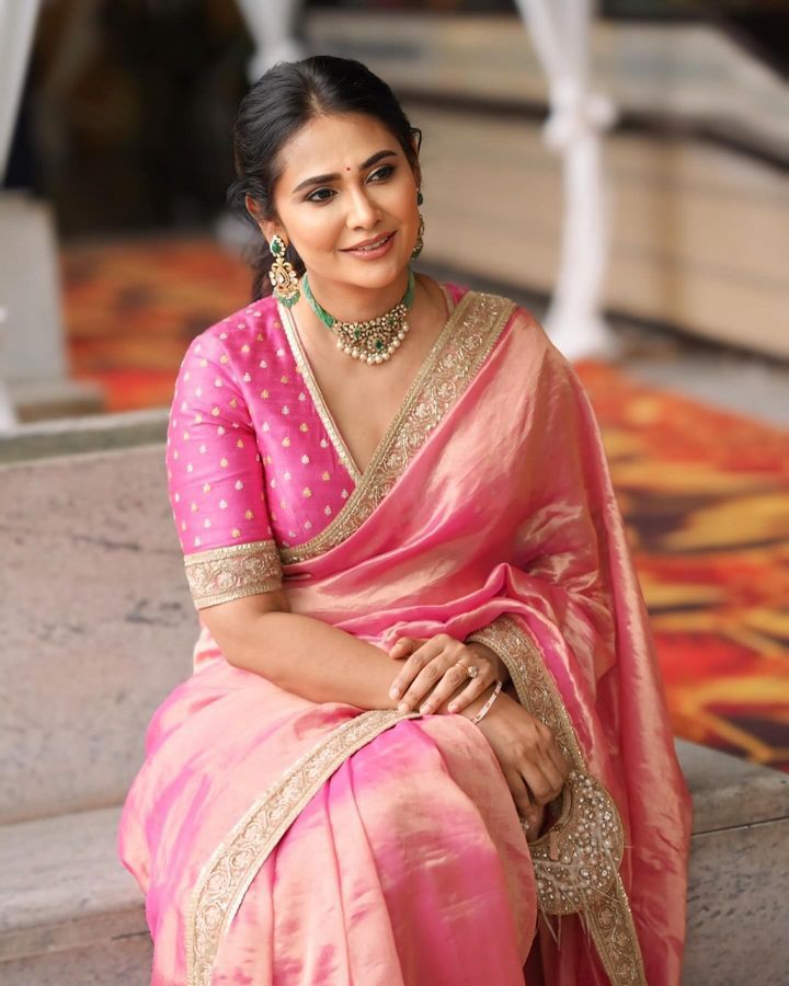 Kavya Gowda Maam Inspired Gold with Pink Banarasi Tissue Saree